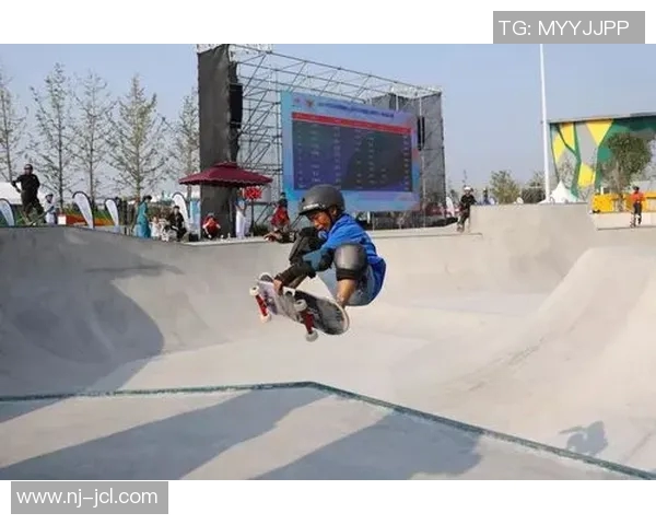 深圳滑板队在极限运动嘉年华中以62分稳居积分榜首位